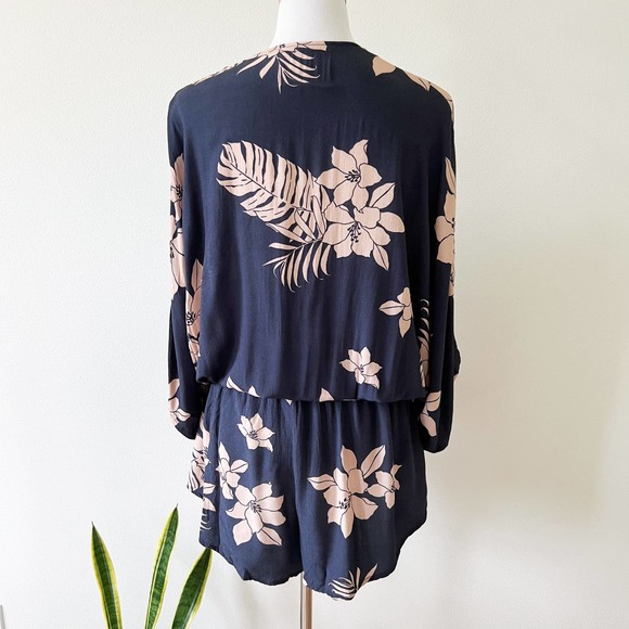 Makana x Makana Hae Hawai'i Romper Size L - Picture 6 of 10